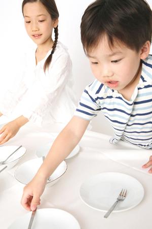 寝心地を確かめられるカリモクのベッド