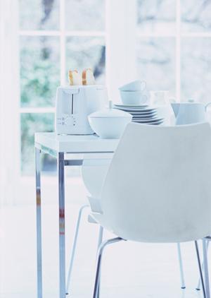 名刺の印刷は目立つ内容のコート紙で